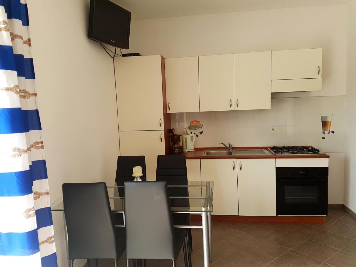 Apartments With A Parking Space Nin, Zadar - 13571 Bagian luar foto
