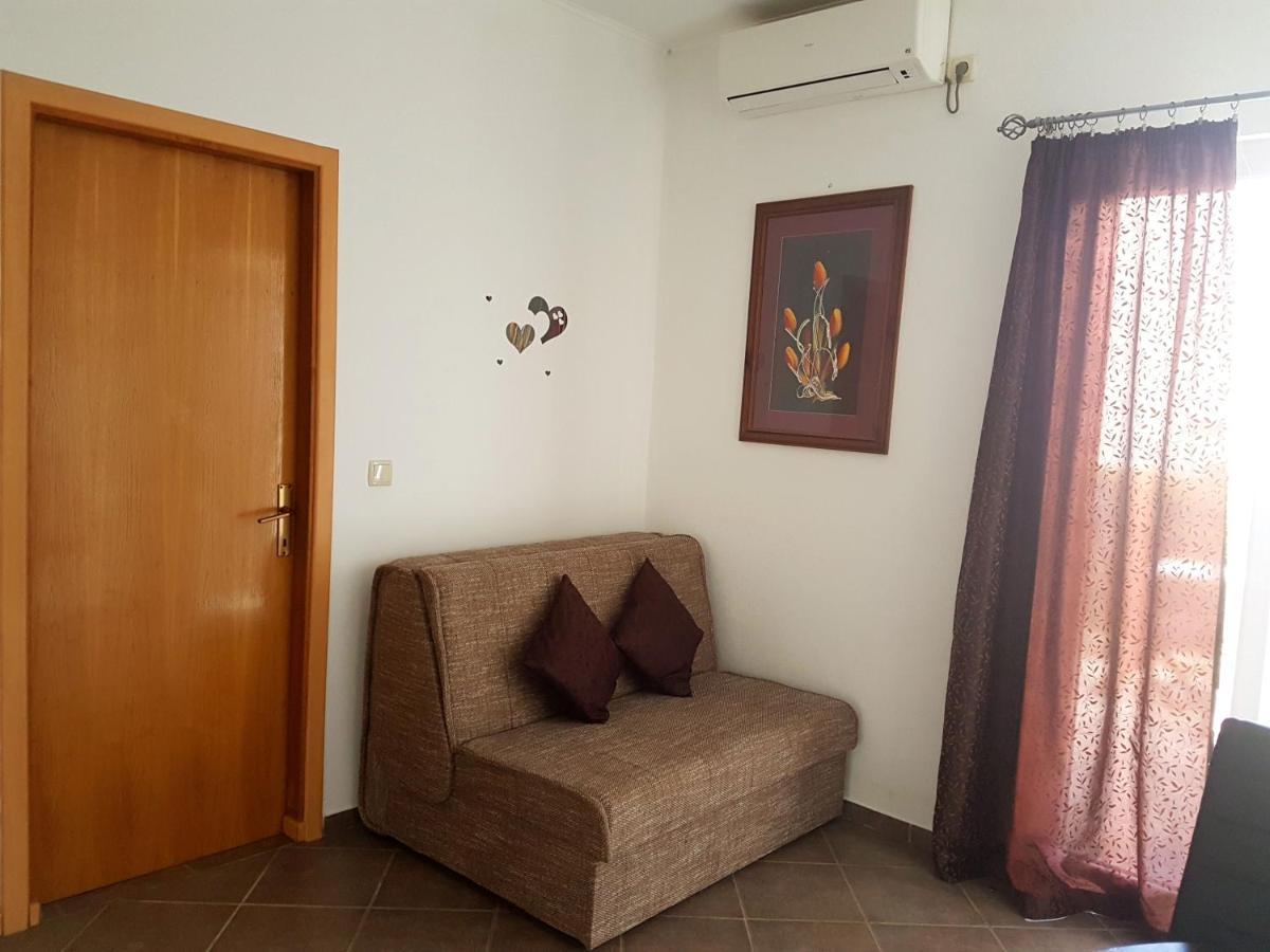 Apartments With A Parking Space Nin, Zadar - 13571 Bagian luar foto